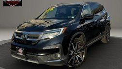 2020 Honda Pilot Touring w/Rear Captain's Chairs