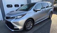 2022 Toyota Sienna LE 8-Passenger