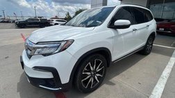 2022 Honda Pilot Touring w/Rear Captain's Chairs