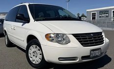 2005 Chrysler Town and Country LX