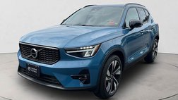 2023 Volvo XC40 B5 Plus Dark Theme