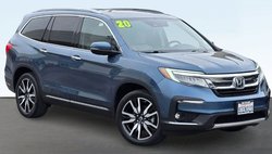 2020 Honda Pilot Touring w/Rear Captain's Chairs