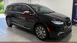 2025 Chrysler Pacifica Hybrid Pinnacle